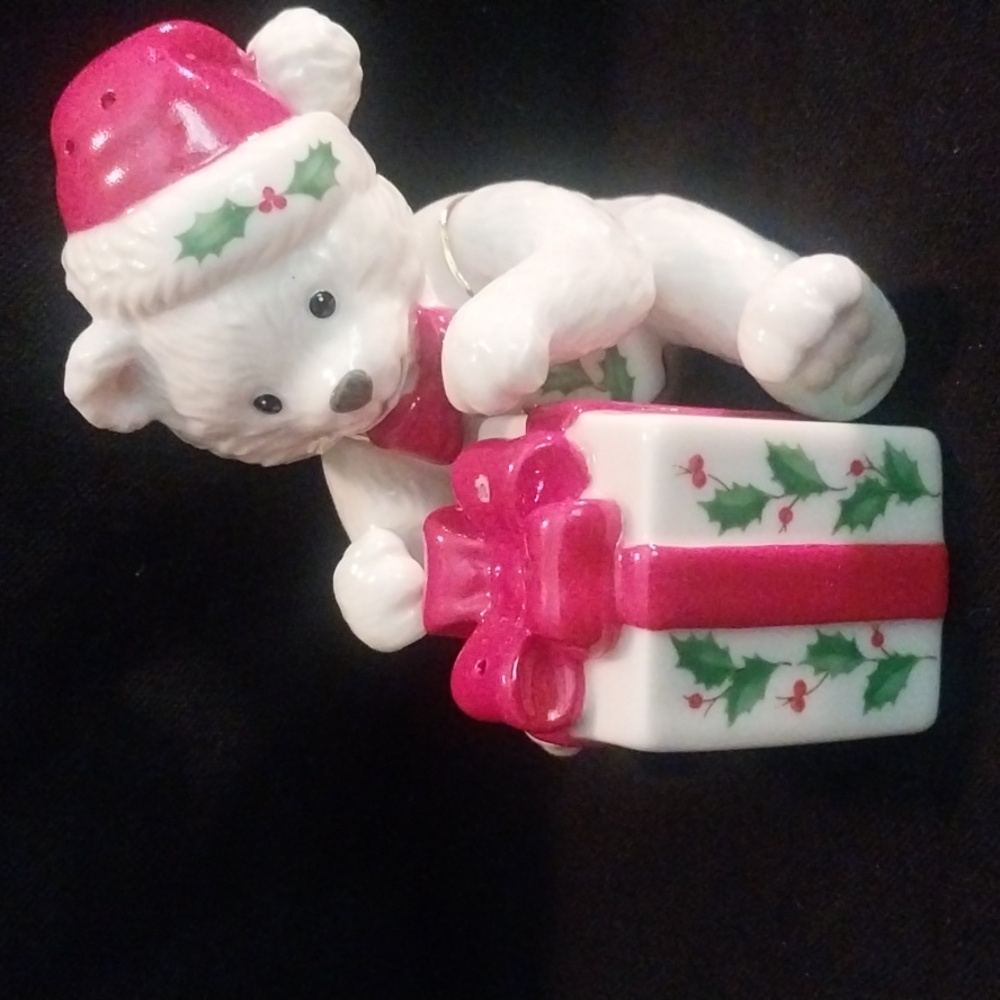 Lenox Holiday Decor